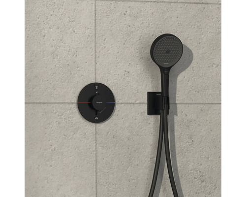 Schwarze Handbrause mit Thermostatmischer für die Dusche