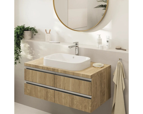 Badezimmer Waschtisch mit Holzoptik und Aufsatzwaschbecken unter einem runden Spiegel