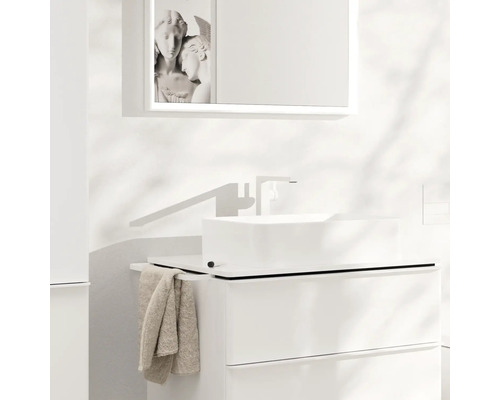 Modernes Badezimmer mit Waschtisch, Aufsatzwaschbecken und Spiegelschrank