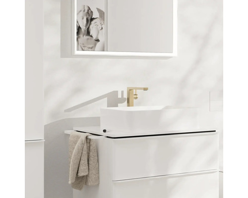 Modernes Badezimmerensemble mit Waschbecken, Unterschrank und Spiegel mit Beleuchtung