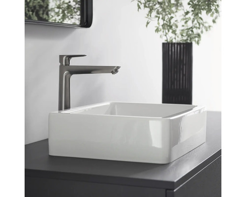 Waschtisch mit Armatur und rechteckigem Aufsatzwaschbecken