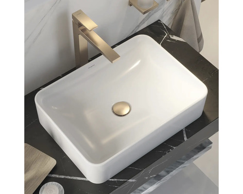 Aufsatzwaschbecken mit Armatur auf einer dunklen Marmorplatte