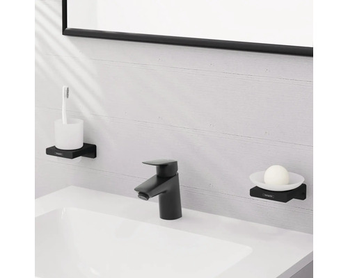 Badezimmer Waschbecken mit Armatur, Seifenschale, Zahnputzbecher und Spiegel