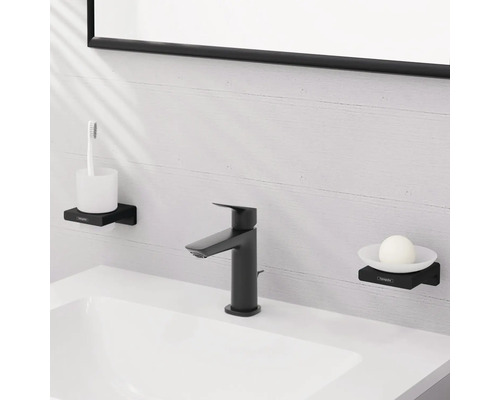 Badezimmer Waschbecken mit Armatur, Seifenschale und Zahnputzbecher