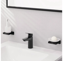 Badezimmerarmatur mit Seifenschale und Zahnputzbecher