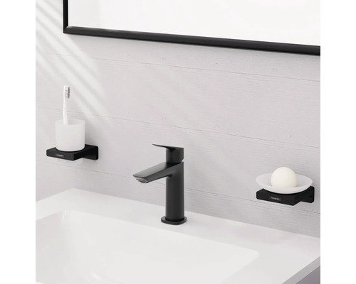 Badezimmer Waschbecken mit Armatur, Seifenschale und Zahnputzbecher