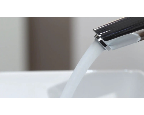 Wasserhahn mit fließendem Wasser