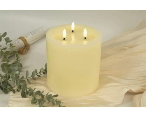 Dekorative LED Kerze mit drei Flammen für den Innenbereich