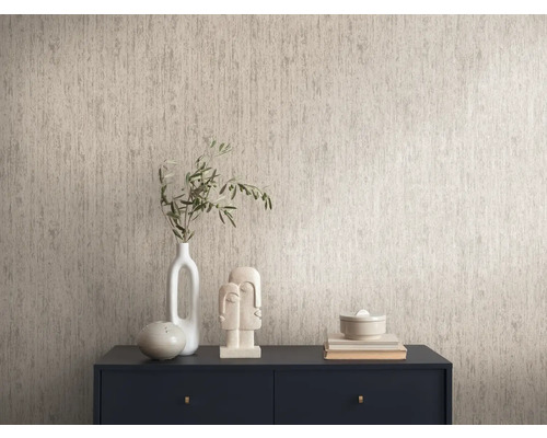 Tapete mit vertikalen Strukturen an einer Wand