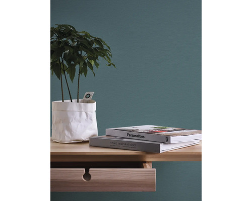 Dekorative Szene mit Pflanze, Büchern und einem Schreibtisch