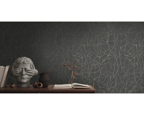 Dekorative Tapete mit grafischem Muster im Interieur