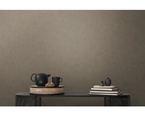 Dekorative Szene mit Teekanne, Tasse, Schale und Bücher auf einem Tisch