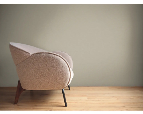 Sessel mit Textilbezug und Holzfüßen