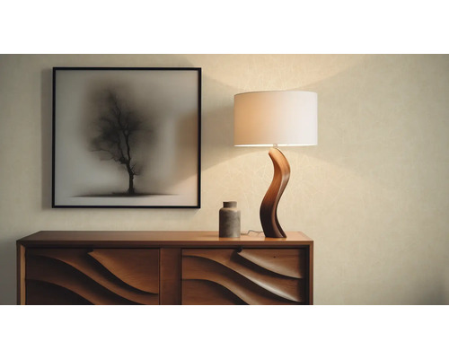 Dekorative Szene mit Kommode, Lampe, Bild und Vase