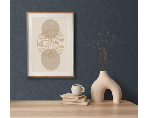 Dekoratives Bild mit geometrischem Design im Holzrahmen über einem Schreibtisch