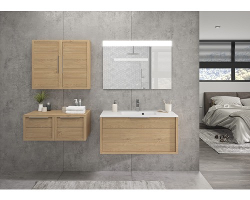 Modernes Badezimmer mit Holzschränken, Spiegel und Waschbecken