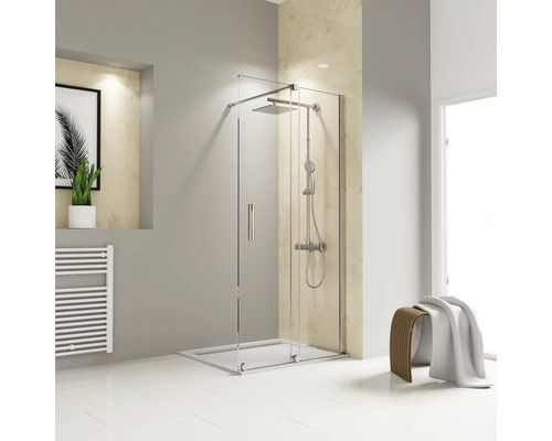 Walk In mit Gleittür/Schiebetür SCHULTE Toura ExpressPlus 120 x 200 cm Profil chrom Klarglas schmutzabweisende Glasbeschichtung Türanschlag rechts Begehbare Glasdusche mit Kopfbrause und Handbrause in einem hellen Badezimmer.