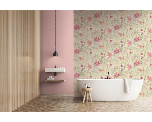 Modernes Badezimmer mit floraler Tapete, Badewanne und Waschbecken