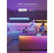 Smartes LED Band im Küchenbereich mit Sprachsteuerung und kompatibel mit Alexa und Google Assistant.