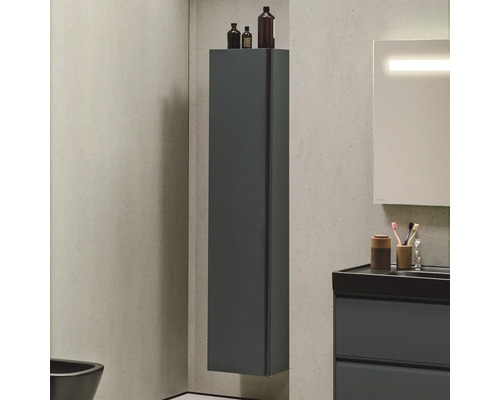 Modernes Badezimmer mit Hochschrank, Waschtisch und Spiegel