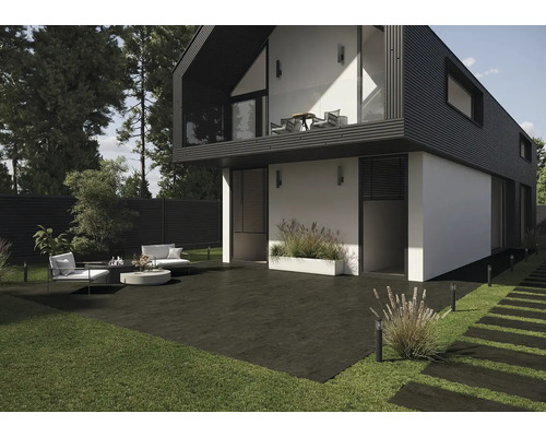 Modernes Haus mit Terrasse, Gartenmöbeln und Rasenfläche