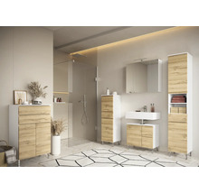 Badezimmer mit Duschkabine und Badmöbeln in Holzoptik