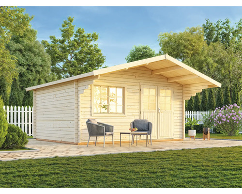 Garten mit Holzgartenhaus, Gartenmöbeln und Rasenfläche