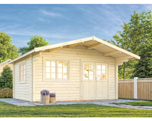 Holzgartenhaus mit Fenstern und Doppeltür auf Rasenfläche