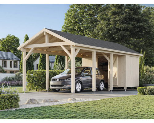 Carport aus Holz mit Geräteschuppen und Auto