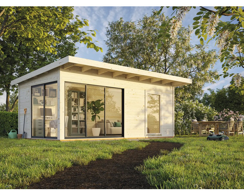 Modernes Gartenhaus mit großen Fensterfronten und Rasenmähroboter im Garten