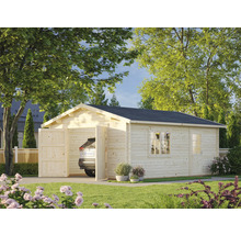 Holzgarage mit geöffneten Türen und geparktem Auto im Garten.