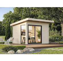 Modernes Gartenhaus mit Schiebetür und Terrasse im Garten