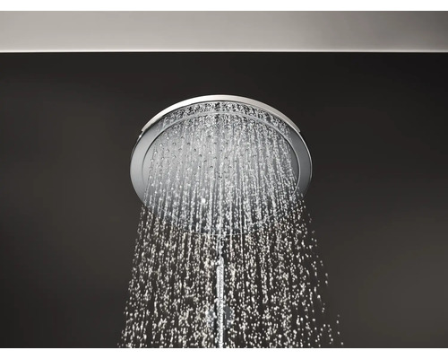 Regendusche mit laufendem Wasser