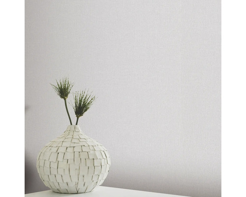 Textiltapete mit Leinenstruktur und Vase mit Dekoration