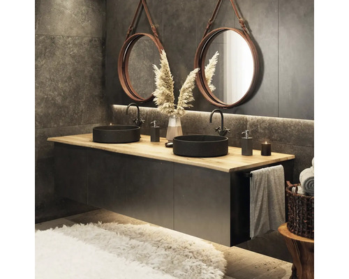 Badezimmer mit Doppelwaschbecken, runden Spiegeln und minimalistischem Design