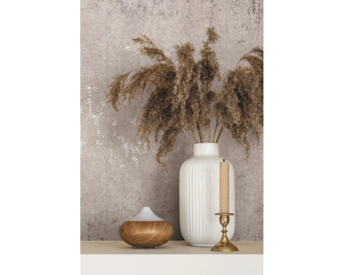 Dekorative Szene mit Vase, Trockenblumen, Aroma Diffuser und Kerze