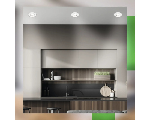 Moderne Küche mit Einbaustrahlern an der Decke