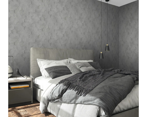 Schlafzimmer mit Bett, Nachttisch und Wandpaneelen in Hexagonform