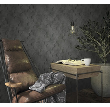 Wohnzimmer Szene mit Sessel, Beistelltisch, Buch, Lampe und Wandpaneelen