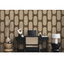 Büro mit Schreibtisch und Rattan-Tapete mit geometrischem Muster