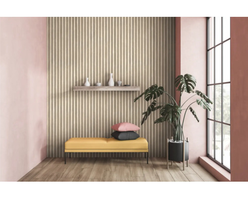 Wohnraum mit Wandpaneelen, Sitzbank, Pflanze und Dekoration