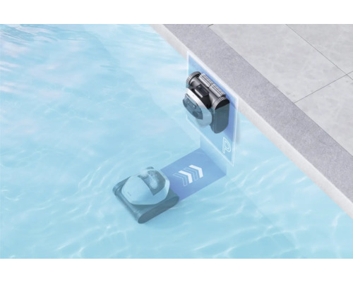 Automatische Poolreiniger im Schwimmbad