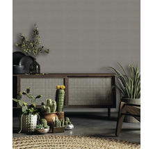 Dekorative Tapete mit geometrischem Muster im Wohnzimmer