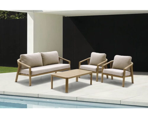 Gartenset mit Sofa, zwei Stühlen und Tisch auf einer Terrasse