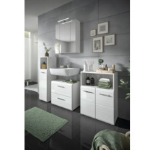 Modernes Badezimmer mit weißem Waschtisch, Spiegelschrank und grauem Fliesenboden
