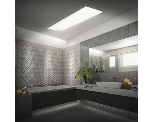 Modernes Badezimmer mit Badewanne, Waschbecken und rechteckiger Deckenleuchte