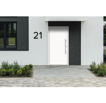 Moderne Hausfassade mit Haustür, Hausnummer 21 und gepflastertem Eingangsbereich