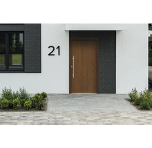 Hausfassade mit Haustür und Hausnummer 21
