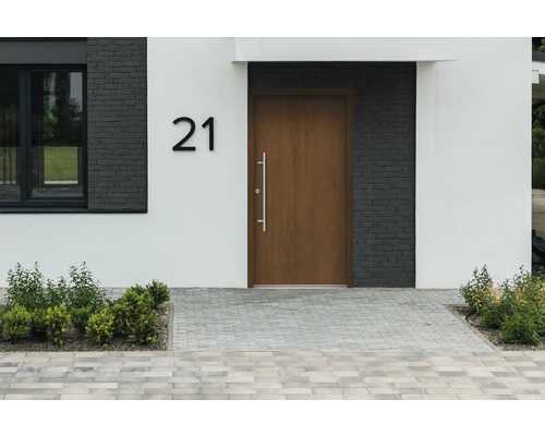 Hausfassade mit Haustür und Hausnummer 21