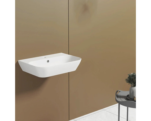 Weißes Aufsatzwaschbecken zur Wandmontage im Badezimmer